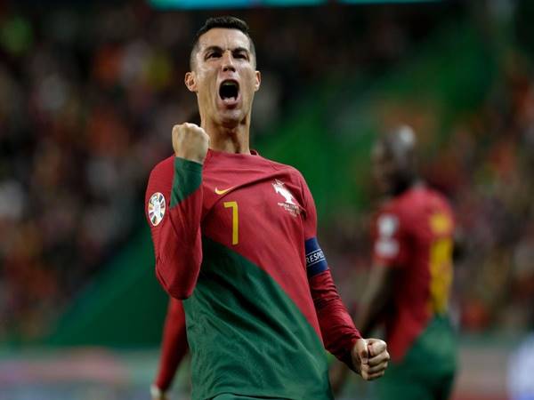 Cristiano Ronaldo: Huyền thoại bóng đá Bồ Đào Nha hay nhất mọi thời đại Cristiano Ronaldo: Huyền thoại bóng đá Bồ Đào Nha hay nhất mọi thời đại
